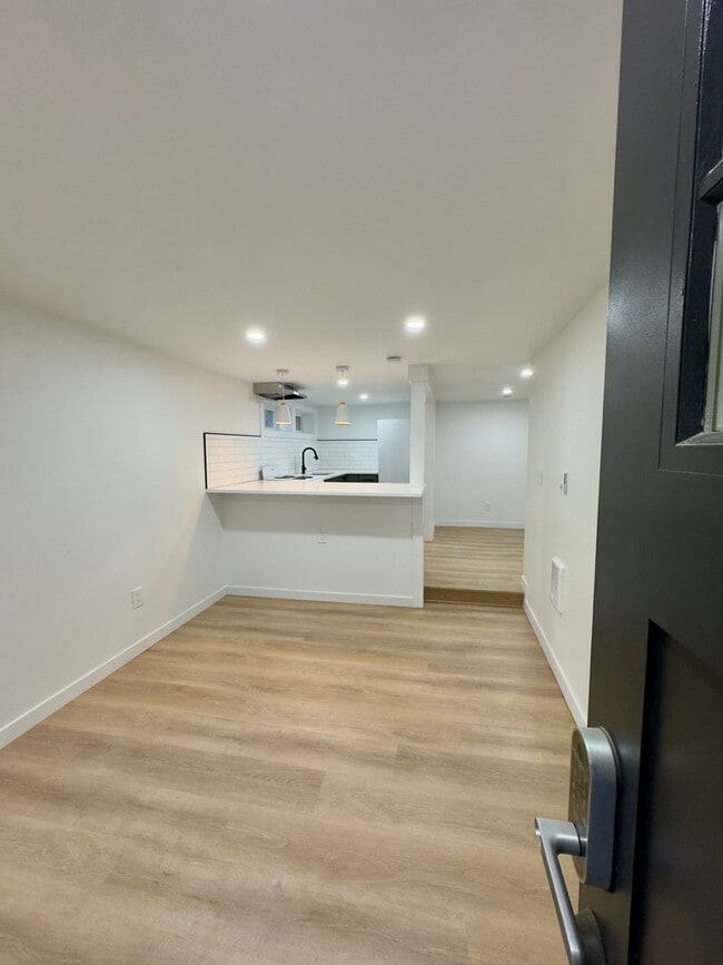 Foto del edificio - 1bd/1ba Seattle Triplex