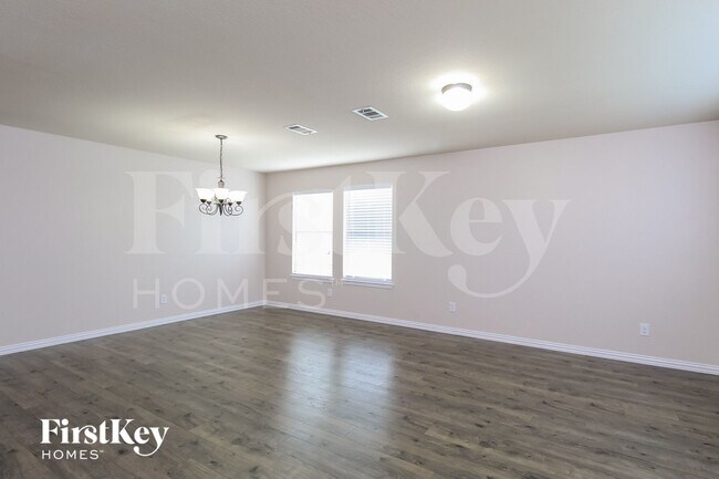 Foto del edificio - 5704 Mountain Bluff Dr