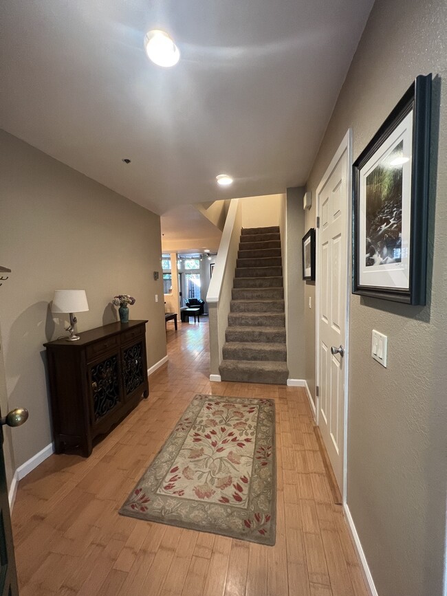 Building Photo - 727 Loma Verde Avenue, Unit C
