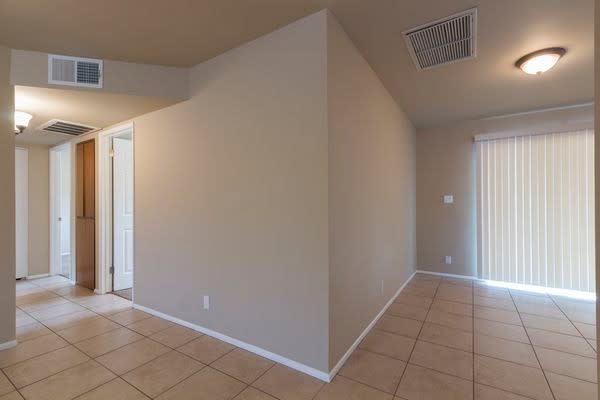 Building Photo - 517 S Pioneer