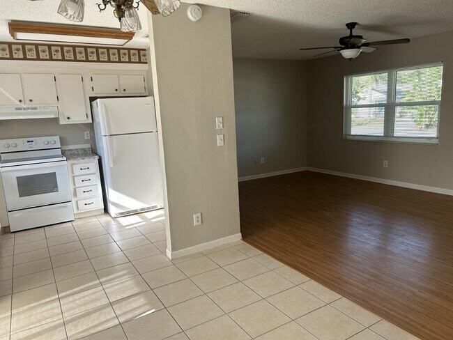 Foto del edificio - 1574 Redwood Ave