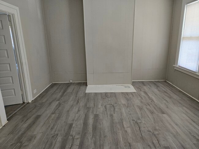 Building Photo - 1945 Ellis St