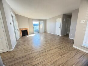 Building Photo - 10001 Westpark Dr
