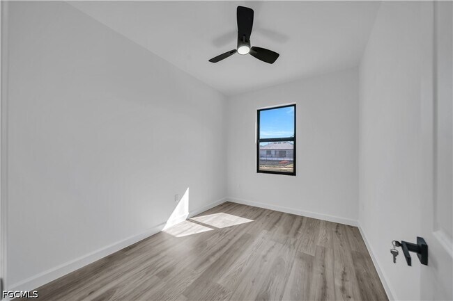 Foto del edificio - 1924 NE 33rd Ln
