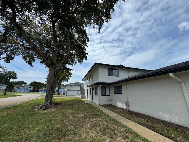 Foto del edificio - ** Sweeeet Deal! 2 Bedroom 1 Bath** Hablam...