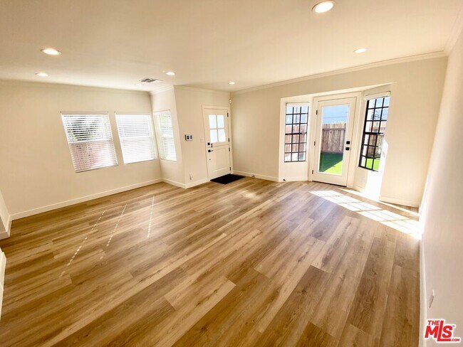 Foto del edificio - 5222 Whitsett Ave