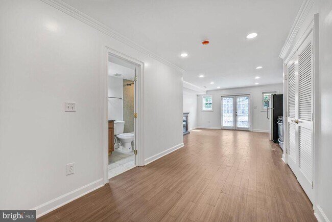Foto del edificio - 2433 3rd St NE