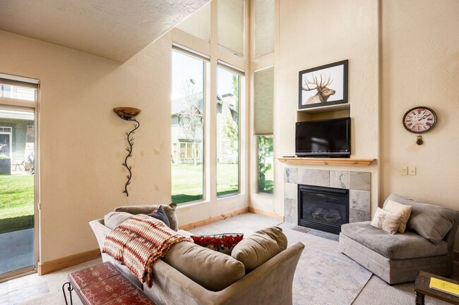 Building Photo - 6144 Fox Point Cir
