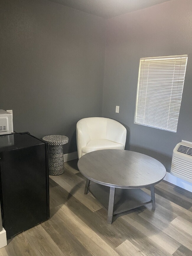 Foto del edificio - "Charming Studio Retreat in Stanley: Cozy 500 Sq Ft Haven with Full Bath!"