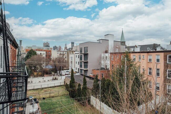 Foto del edificio - 357 8th St