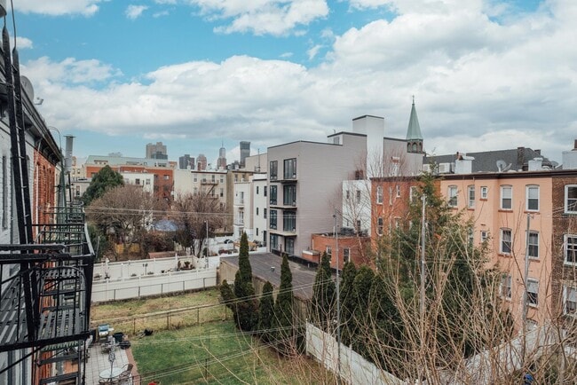 Building Photo - 357 8th St