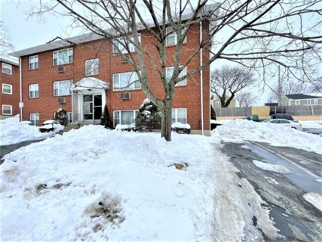 Foto del edificio - 17 Carey Ave