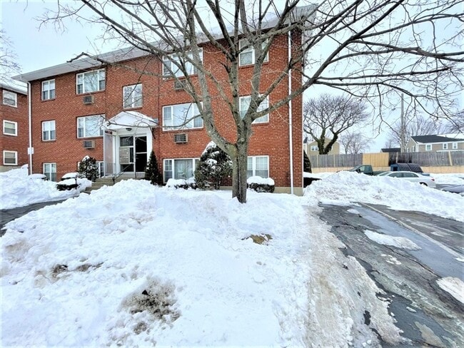 Building Photo - 17 Carey Ave