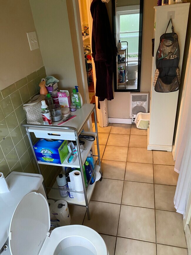 Foto del edificio - 1367 Burdette Ave