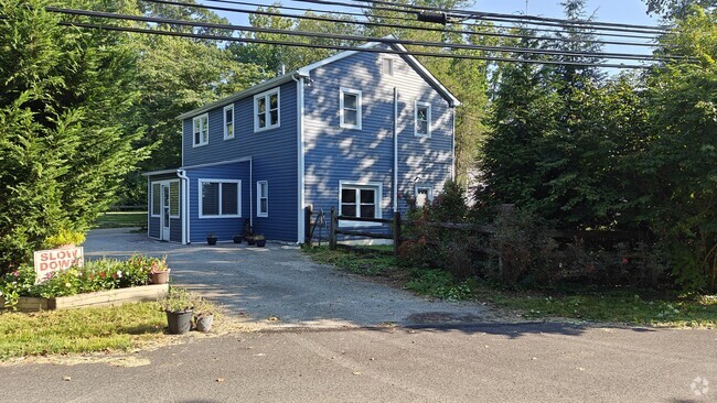 Building Photo - 590 Township Line Rd