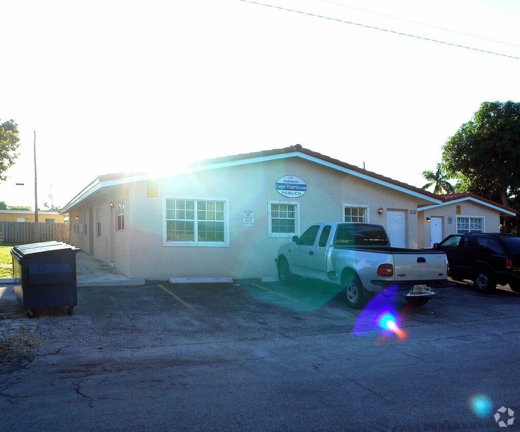 Building Photo - 634 NE 4th Ave