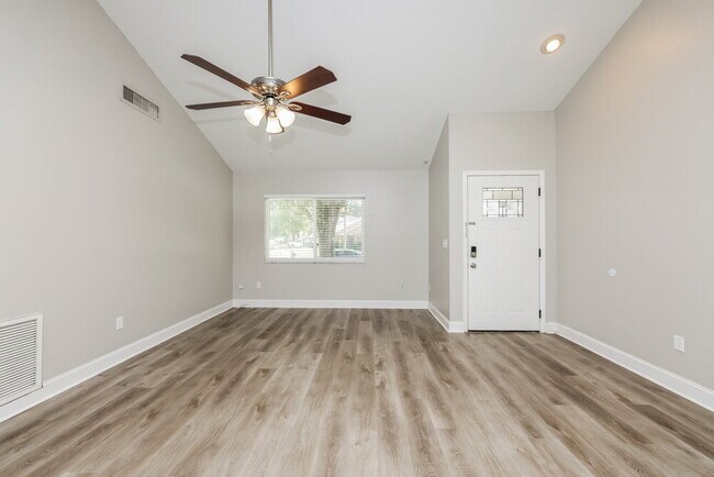 Building Photo - 3308 Laurel Dale Dr