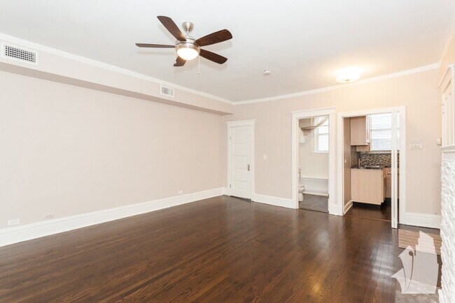 Building Photo - 729 W Buckingham Pl
