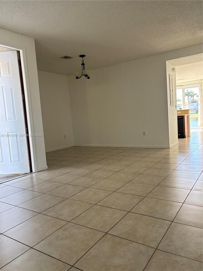 Building Photo - 1044 NE 42nd Terrace