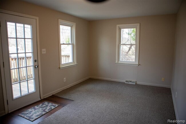 Foto del edificio - 604 Trombley Rd