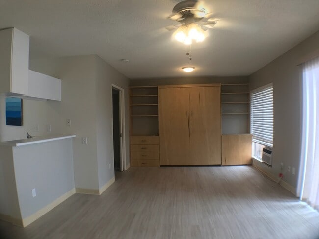 Building Photo - Large Studio, 1 Bath, 1 Parking at CORONADO!