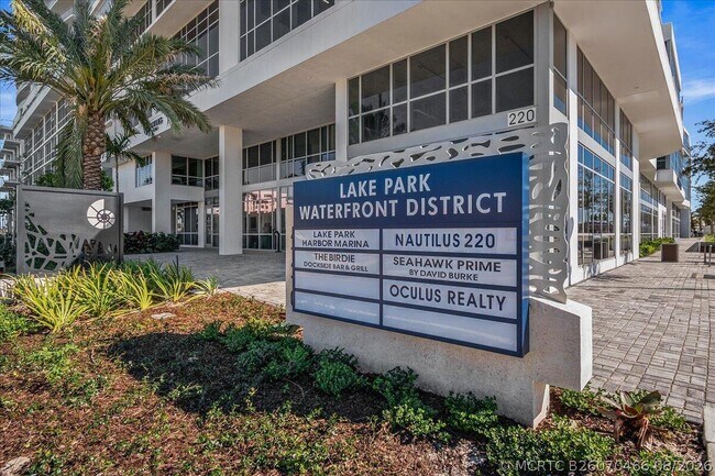Building Photo - 220 Lake Shore Dr