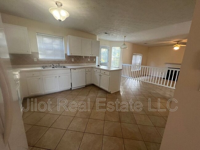 Building Photo - 1640 Bennett Dr