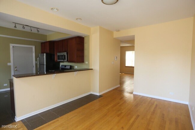 Building Photo - 4 br, 3 bath Duplex - City Flats Chicago F...