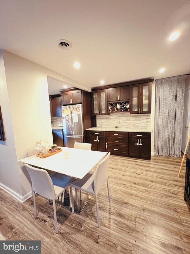 Foto del edificio - 367 Green Meadow Ln