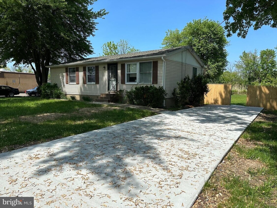 Primary Photo - 163 6th Ave