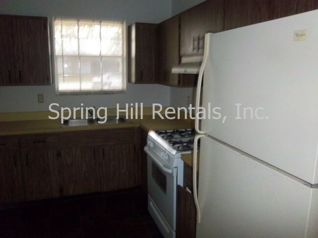 Building Photo - 5279 Gwen Ln