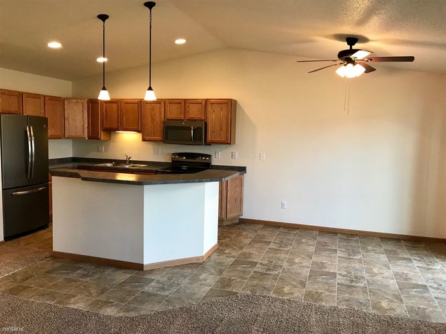 Building Photo - 3 br, 2 bath Townhome - Sundancer Properties