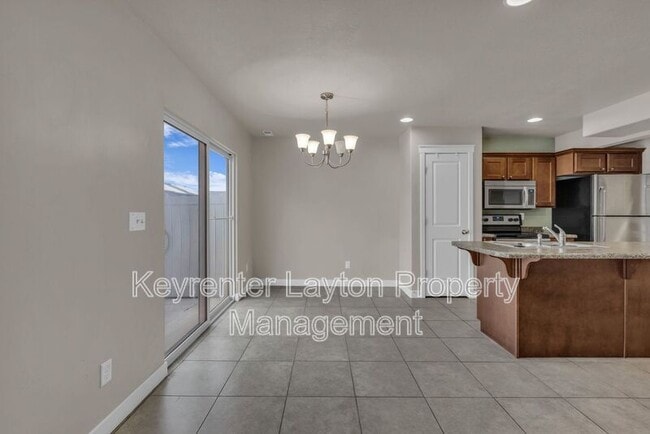 Building Photo - 2415 Wellington Dr