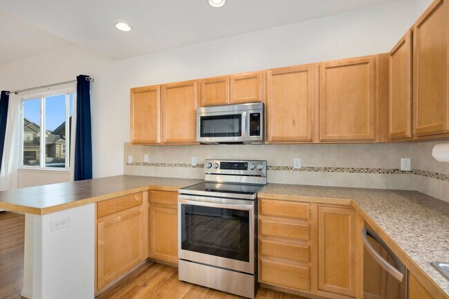 Foto del edificio - Open Space Views at this 3-Bedroom, 3-Bath...