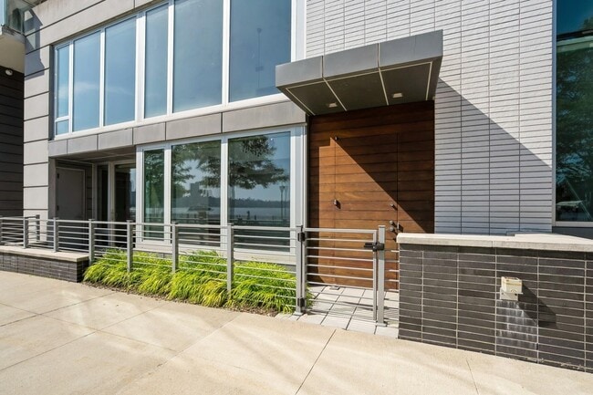 Building Photo - 1000 Ave at Port Imperial
