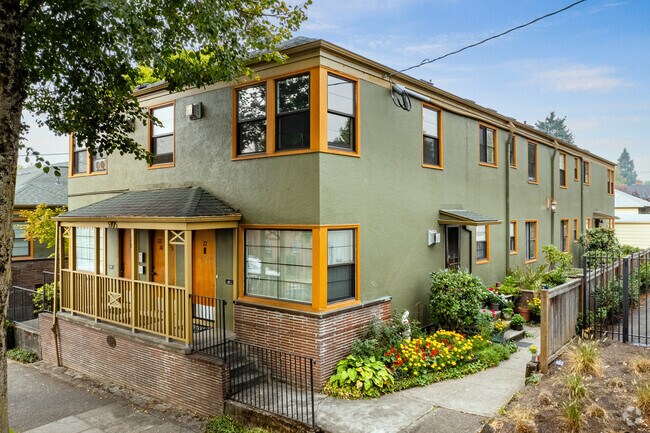 Building Photo - 2105 SE Caruthers St
