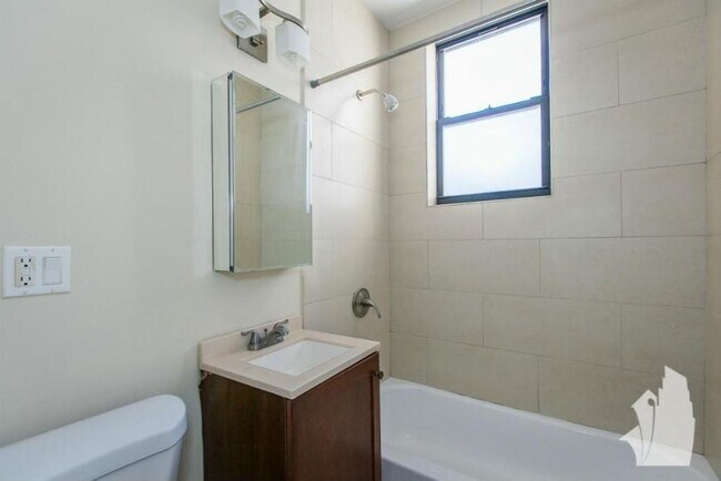 Foto del edificio - 1 bedroom in Chicago IL 60640
