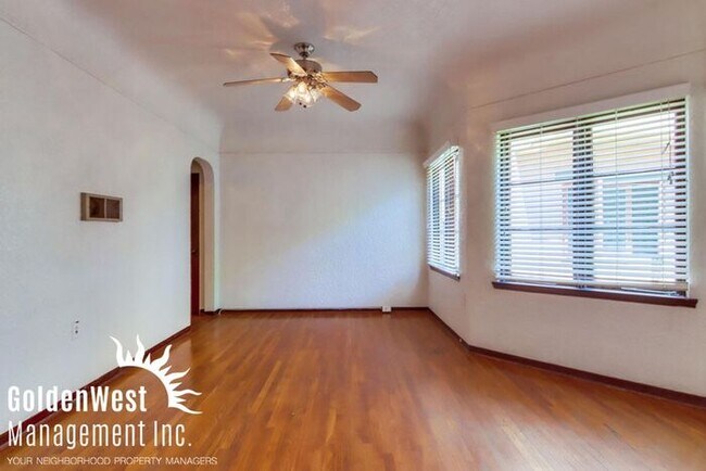 Building Photo - Bankers Hill Gated 1Bdm 1Ba Gem