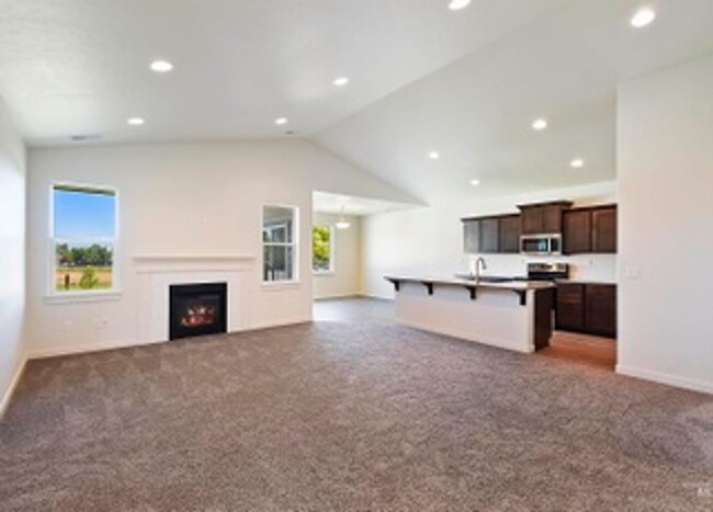 Building Photo - 3 Bedroom. 2 Bathroom House in Nampa