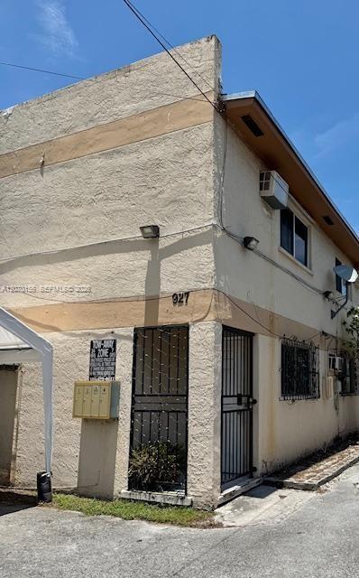 Building Photo - 927 NW 7th Ct