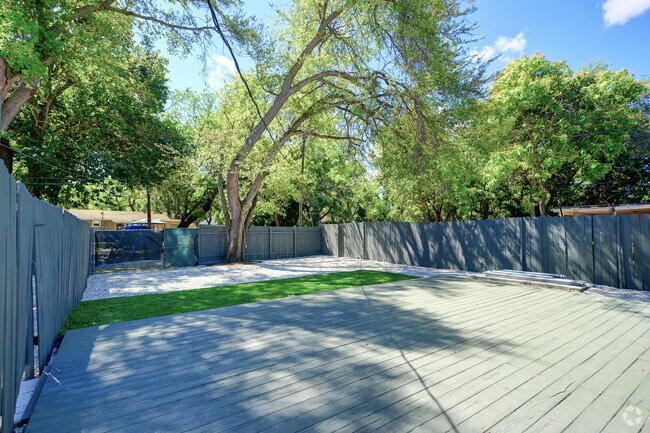 Building Photo - 1556 NE 135th St