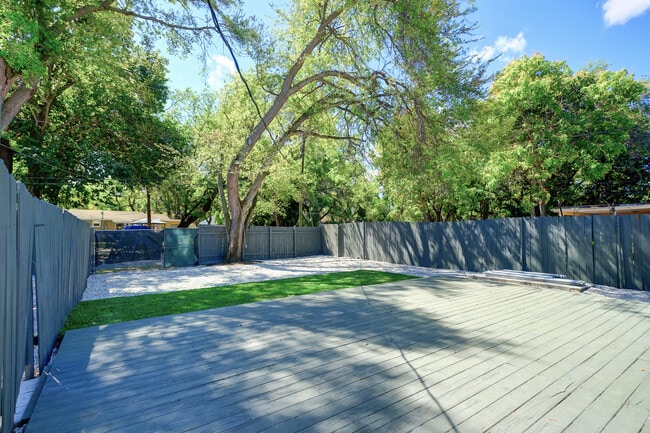 Building Photo - 1556 NE 135th St