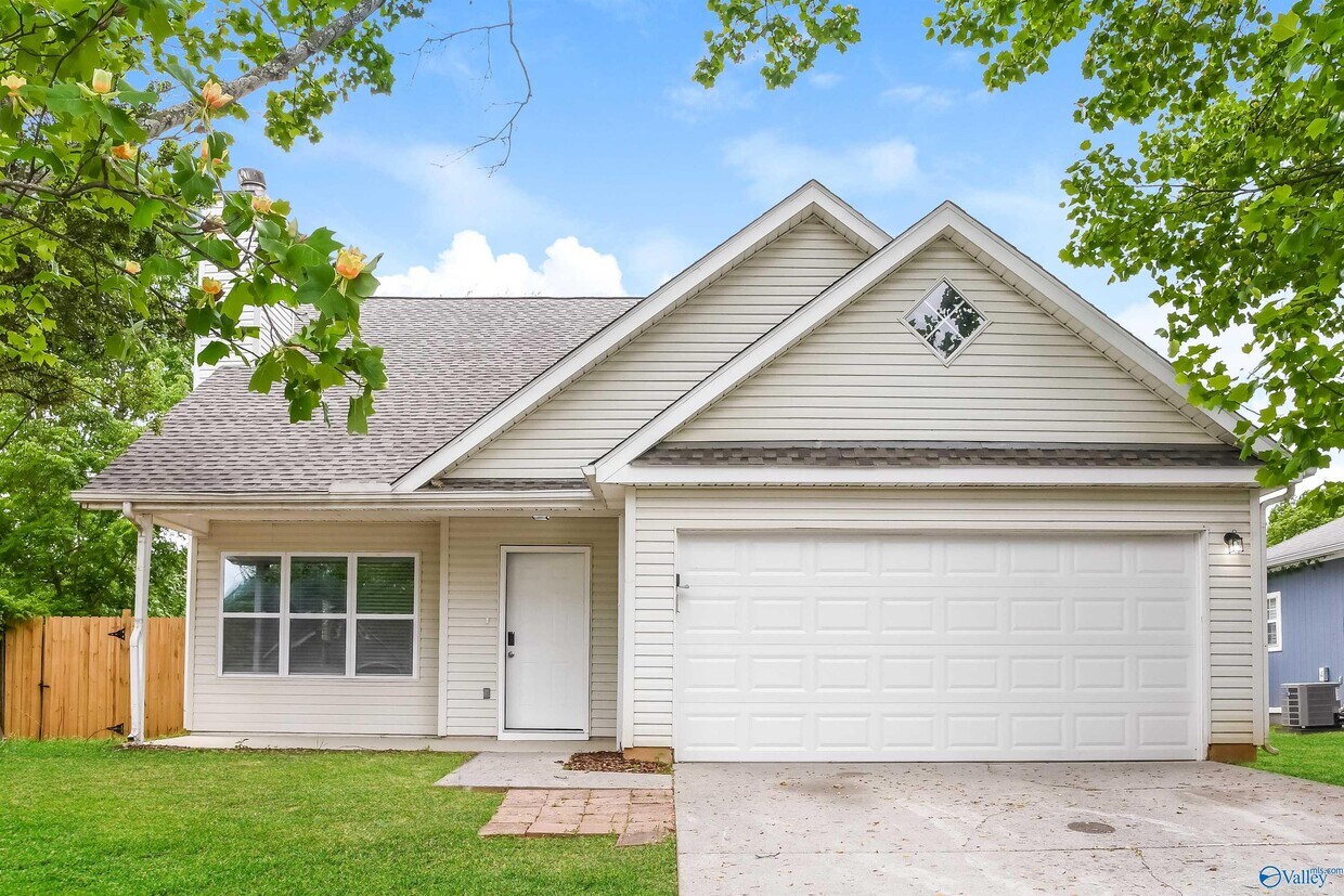 Primary Photo - 229 River Oaks Dr