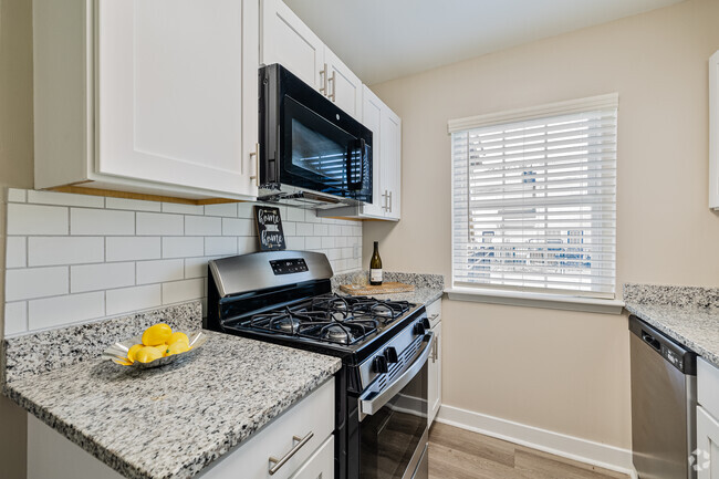 Kitchen - Cambridge Apartments