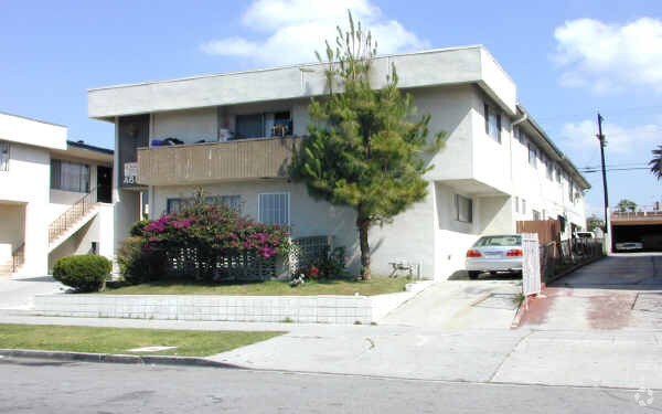 Foto del edificio - 4817 Rosewood Ave