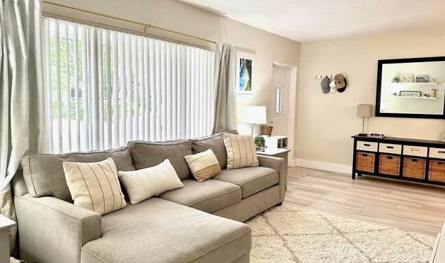 Building Photo - Updated 3/2 Home in Brentwood Heights