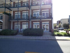 Building Photo - 415 E Romana St