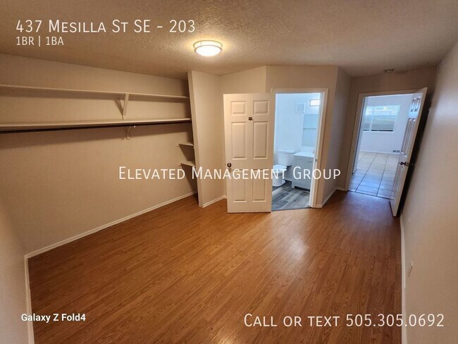 Building Photo - Updated 1 Bedroom Ready for Immediate Move...