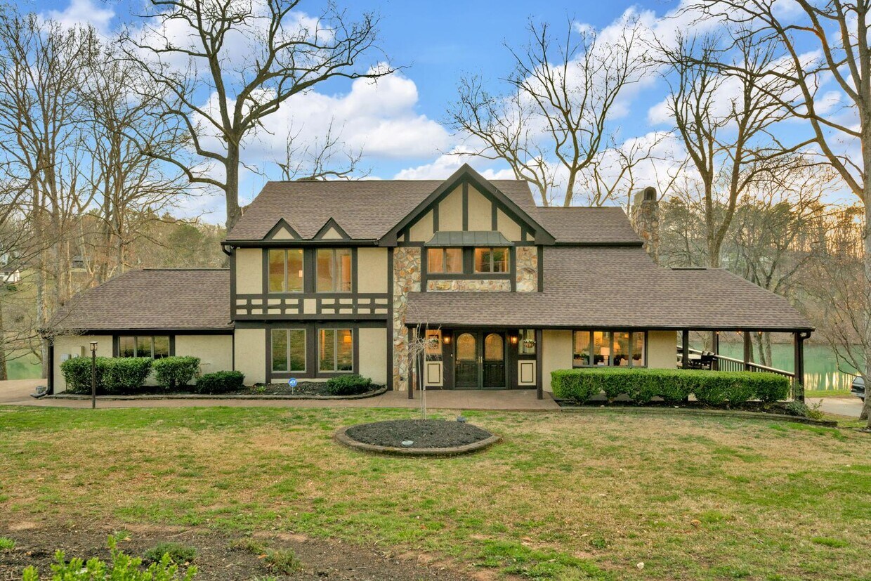 Primary Photo - 1035 Panther Creek Rd