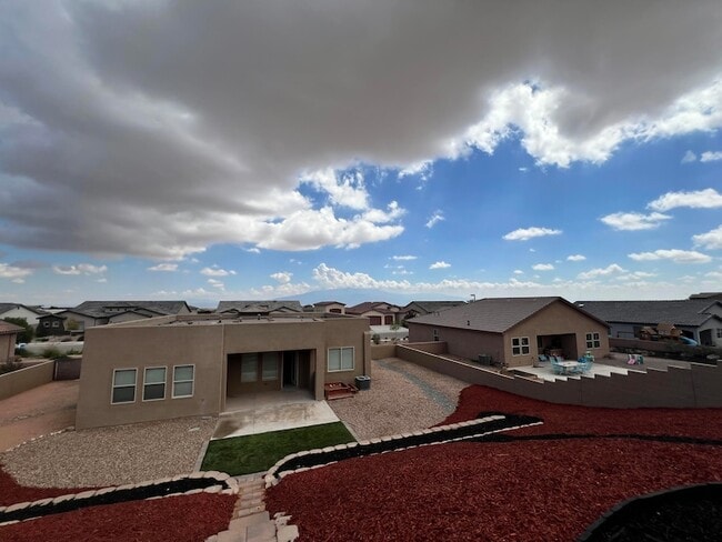 Building Photo - 1955 Castle Peak Loop NE